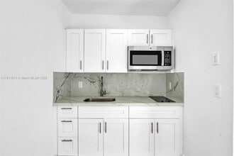 Building Photo - 1623 NW 16th Terrace