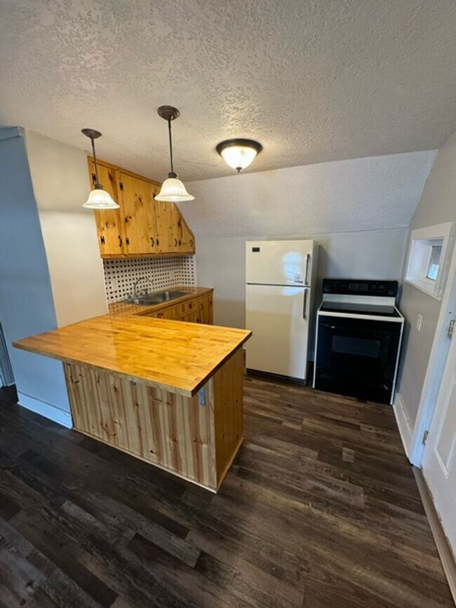 Building Photo - 520 Riverside Ave