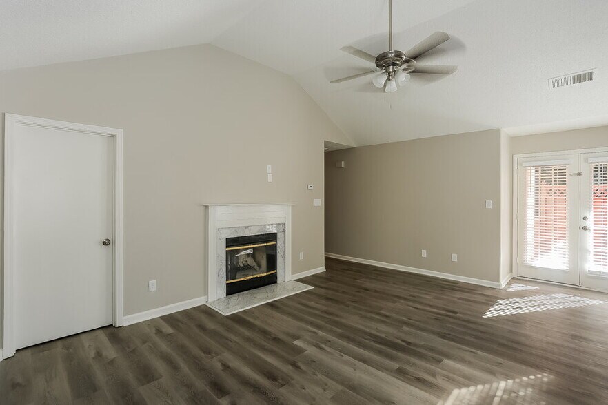 Building Photo - 10424 Brawley Ln
