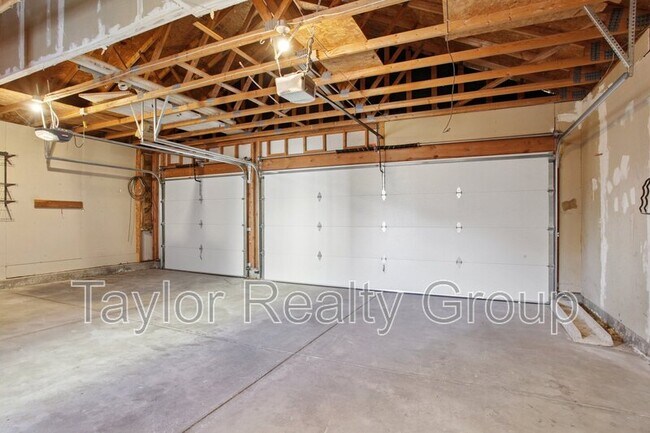 Building Photo - 13324 Umatilla St