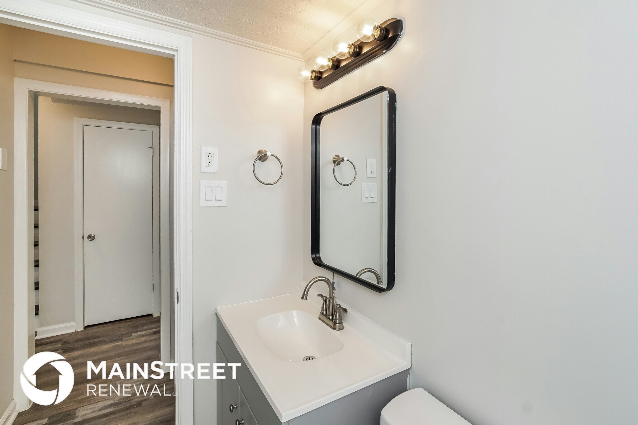 Building Photo - 6005 Villa Rd