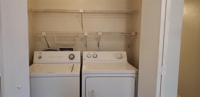 Building Photo - 3600 Jeanetta St