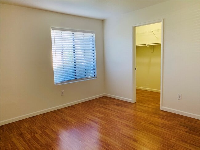 Building Photo - 23665 Meadcliff Pl