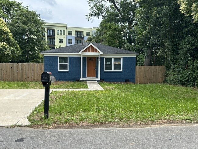 Building Photo - Newly Renovated Ranch in the Graham Height...