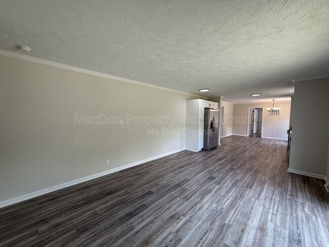 Building Photo - 10504 Benchmark Rd