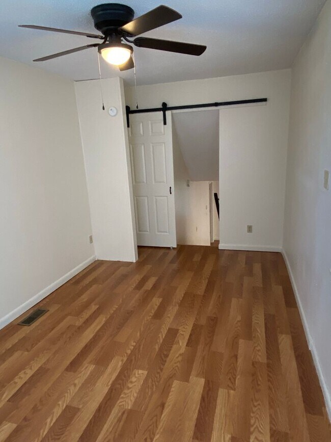 Building Photo - 912 -914 N Church St