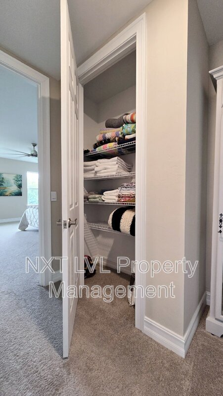 Building Photo - 804 Heather Lk Ave