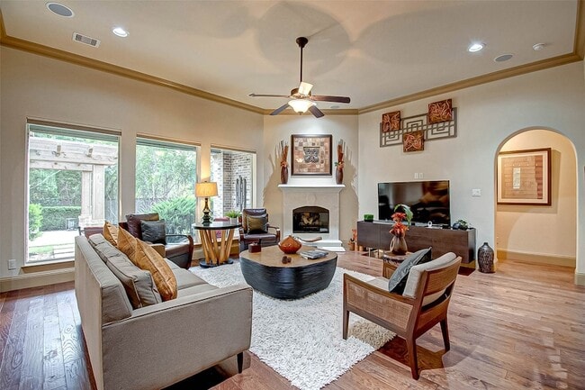 Building Photo - 7 Shearling Ct