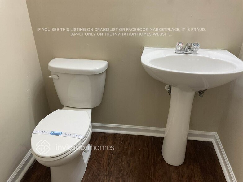 Building Photo - 6942 Foxmoor Way