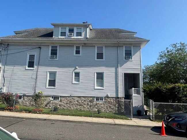Building Photo - 52 Taylor Ave