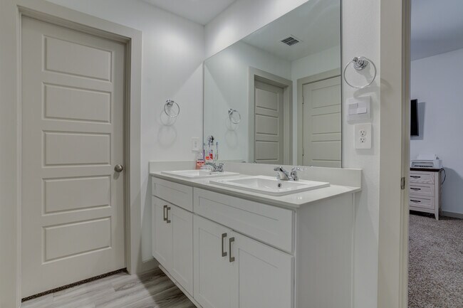 Building Photo - 2323 149th St