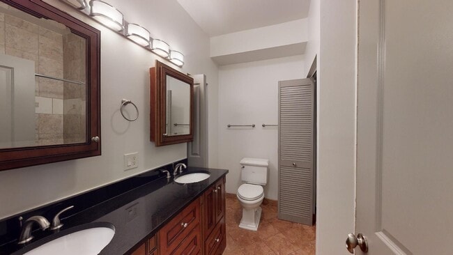 Building Photo - 438 E 45th Pl
