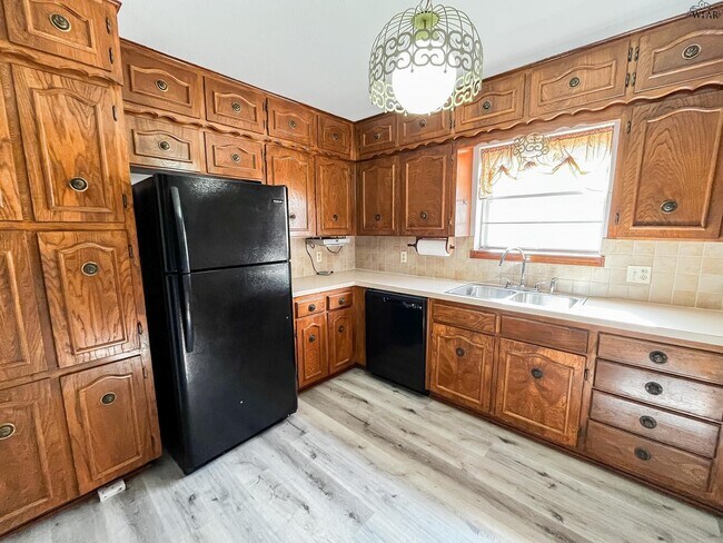 Building Photo - 5533 Briargrove Dr