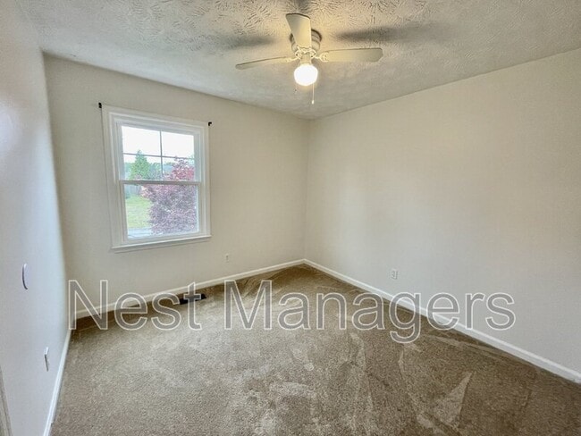 Building Photo - 623 Daharan Dr
