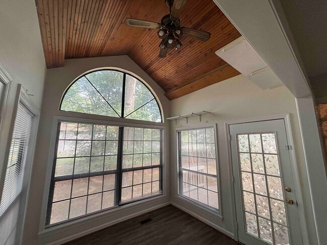 Building Photo - Beautiful Single Family Home Located Near ...