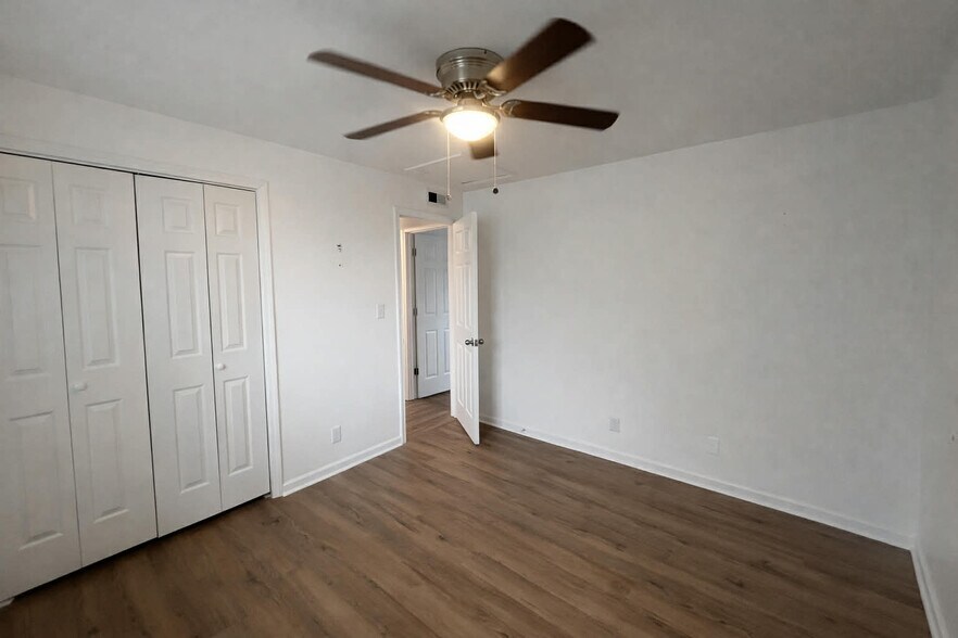 Building Photo - 2524 18th Pl S