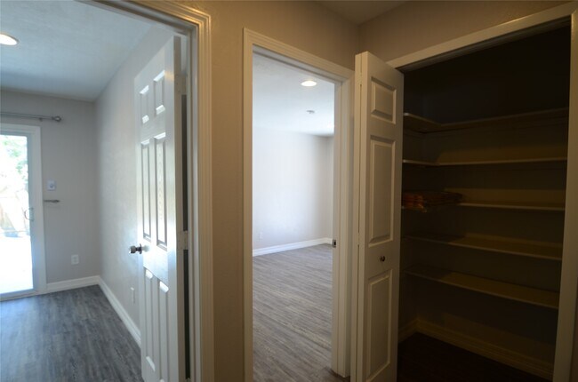 Building Photo - 76 S Wavy Oak Cir