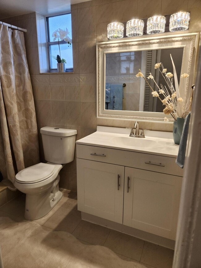 Building Photo - 2606 Garden Dr S