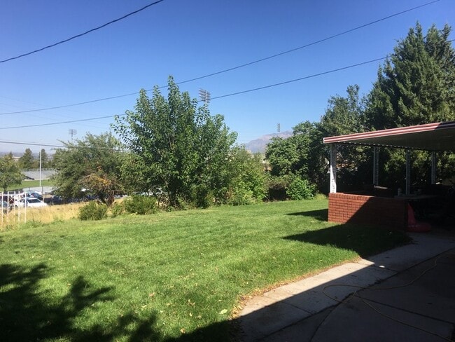 Building Photo - 4105 Edgehill Dr