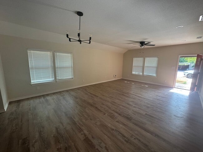 Building Photo - 3 bedroom, 2 bath