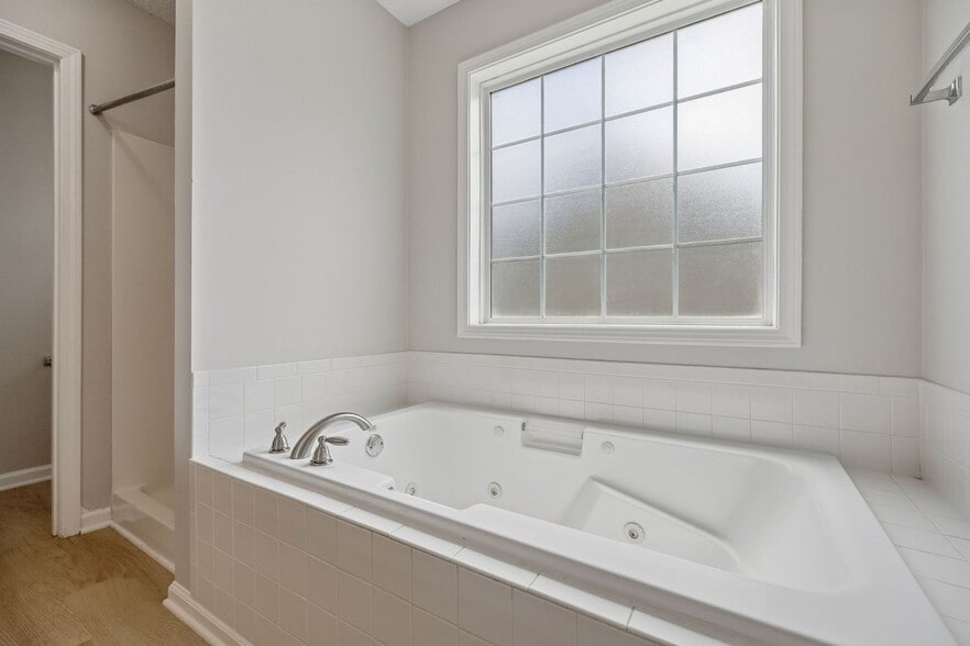 Building Photo - 3708 Kendra Ct N