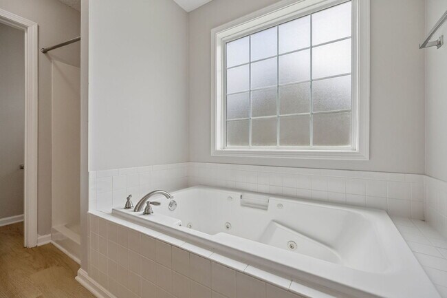 Building Photo - 3708 Kendra Ct N