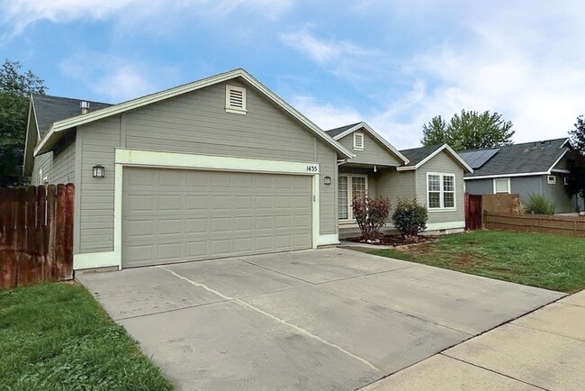 Building Photo - 1435 N Inez Pl