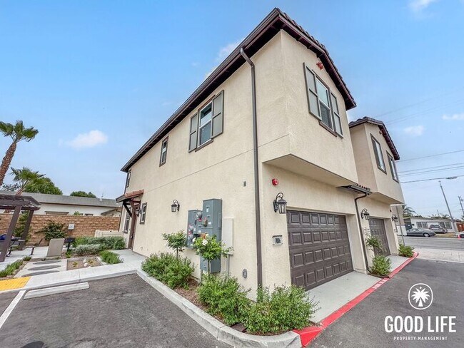 Building Photo - 7006 Solara Wy