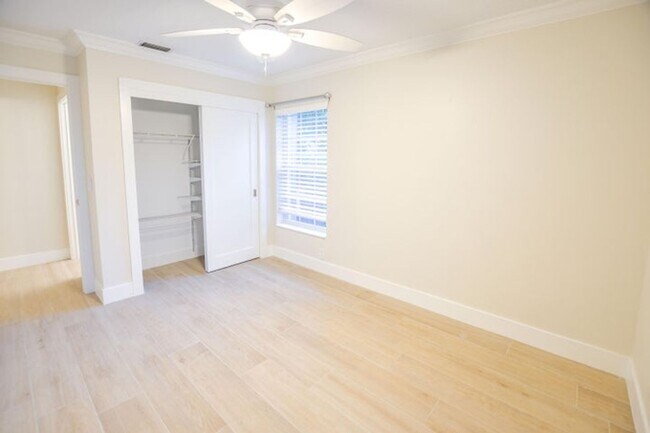 Building Photo - 226 Moccasin Trail W