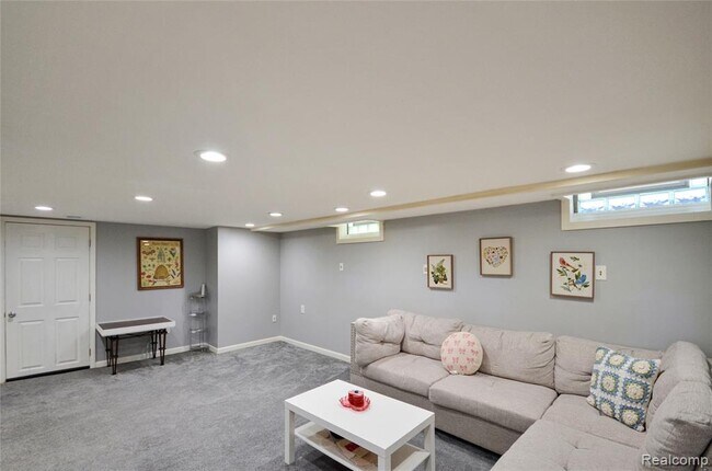 Building Photo - 37653 Longacre Dr