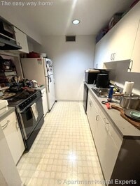 Building Photo - 17 Bow St