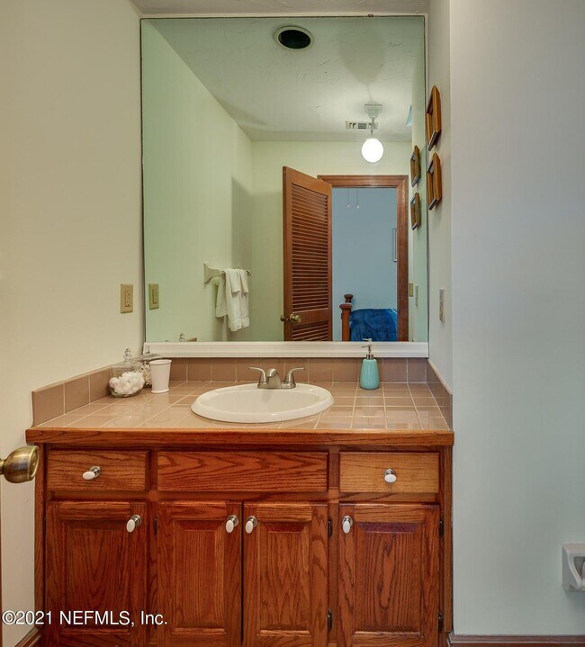 Building Photo - 2716 Oak St