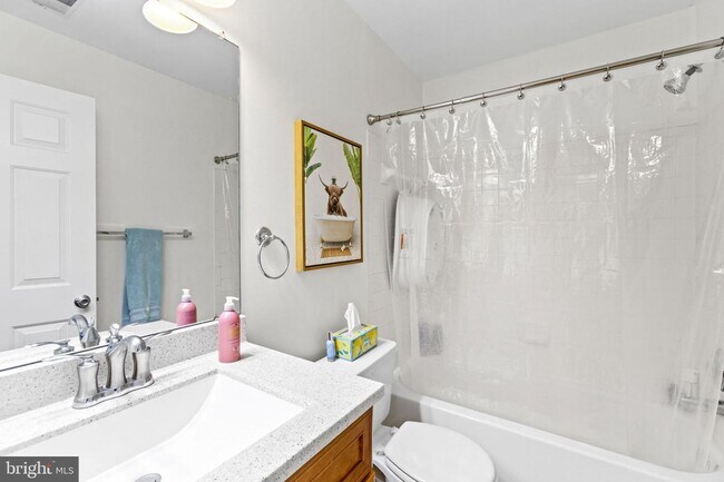 Building Photo - This beautiful 3-bedroom townhome is nestl...