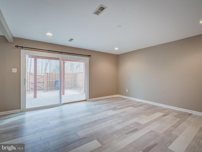 Building Photo - 8203 Stationhouse Ct