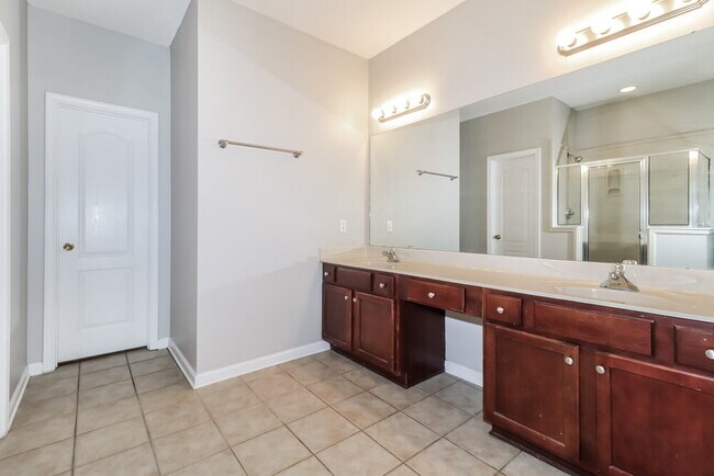 Building Photo - 8725 Rogers Park Ave