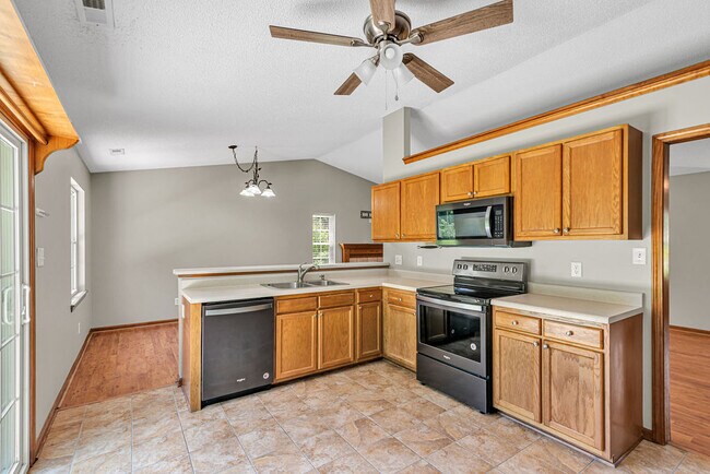 Building Photo - 304 Gaston Ct