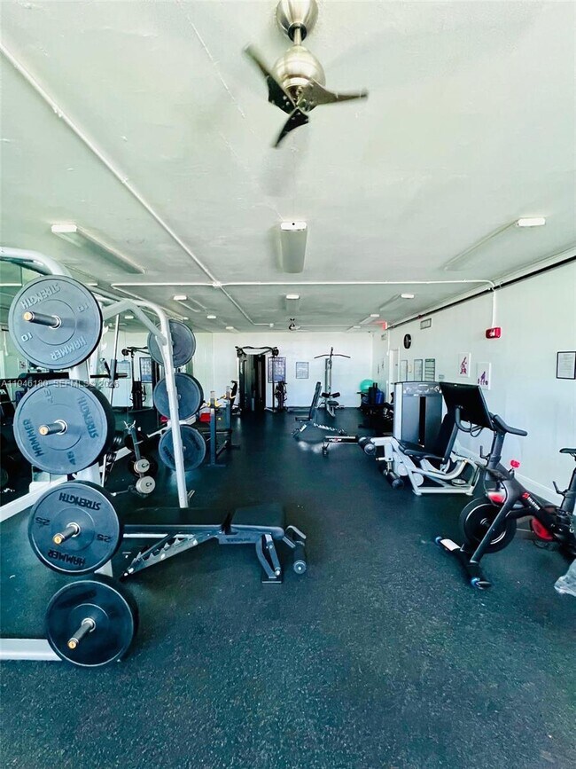 Building Photo - 2655 Collins Ave