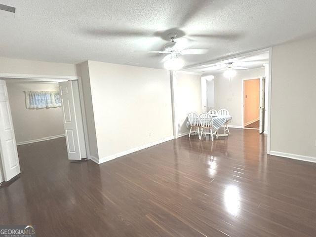 Building Photo - 305 Carriage Chase