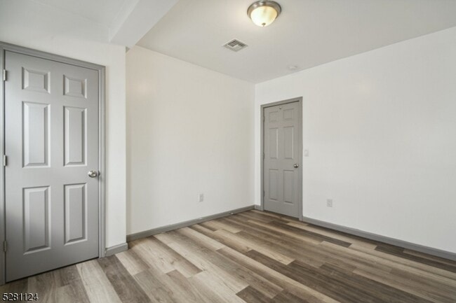 Building Photo - 143 Valley Rd