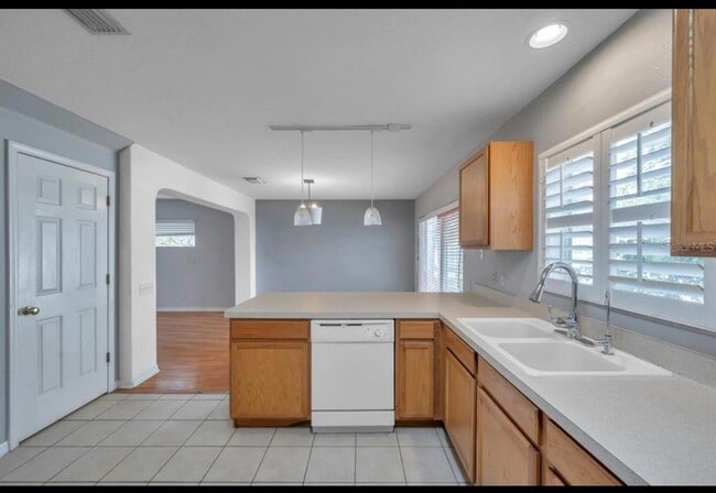 Building Photo - 13059 Thoroughbred Loop