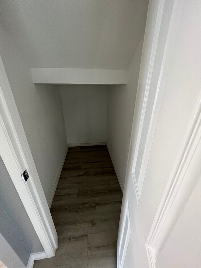 Building Photo - 3612 Villa Pl