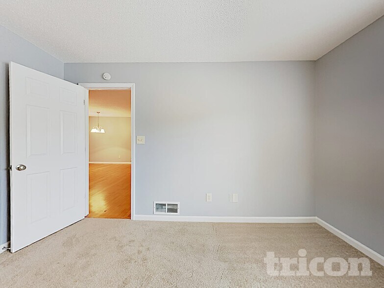 Building Photo - 213 Martins COurt