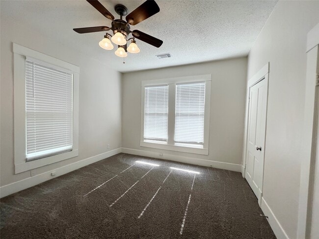 Building Photo - 421 E Myrtle St