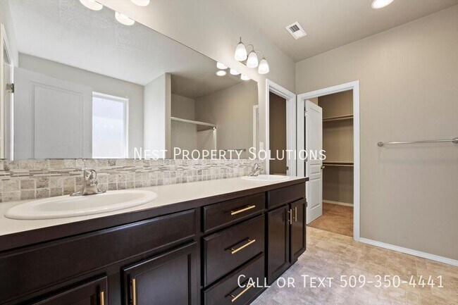 Building Photo - 558 S Lakeland Dr