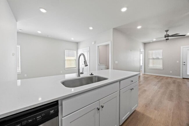 Building Photo - 1801 SW Poigai Wy