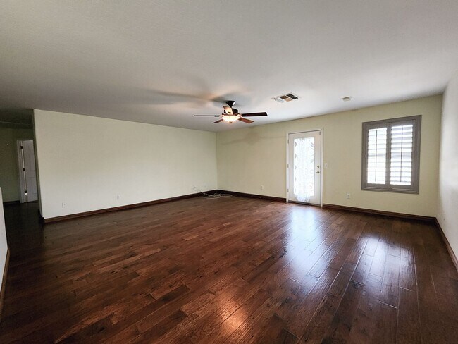 Building Photo - Marshall Ranch 5 bedroom!!  Available Now.