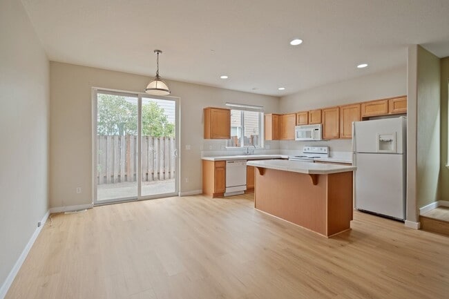Building Photo - 17475 SW Jay St