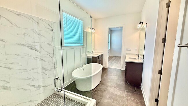 Building Photo - 5695 Pleasant Pk Pl