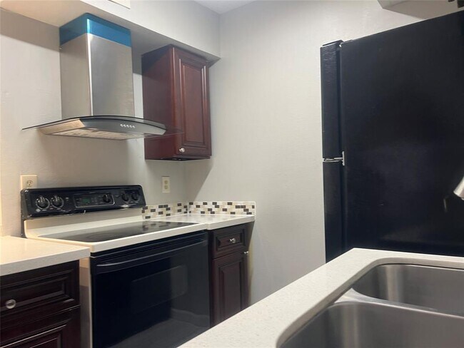 Building Photo - 8419 Hearth Dr