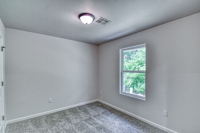 Building Photo - 932 Varenna Ct